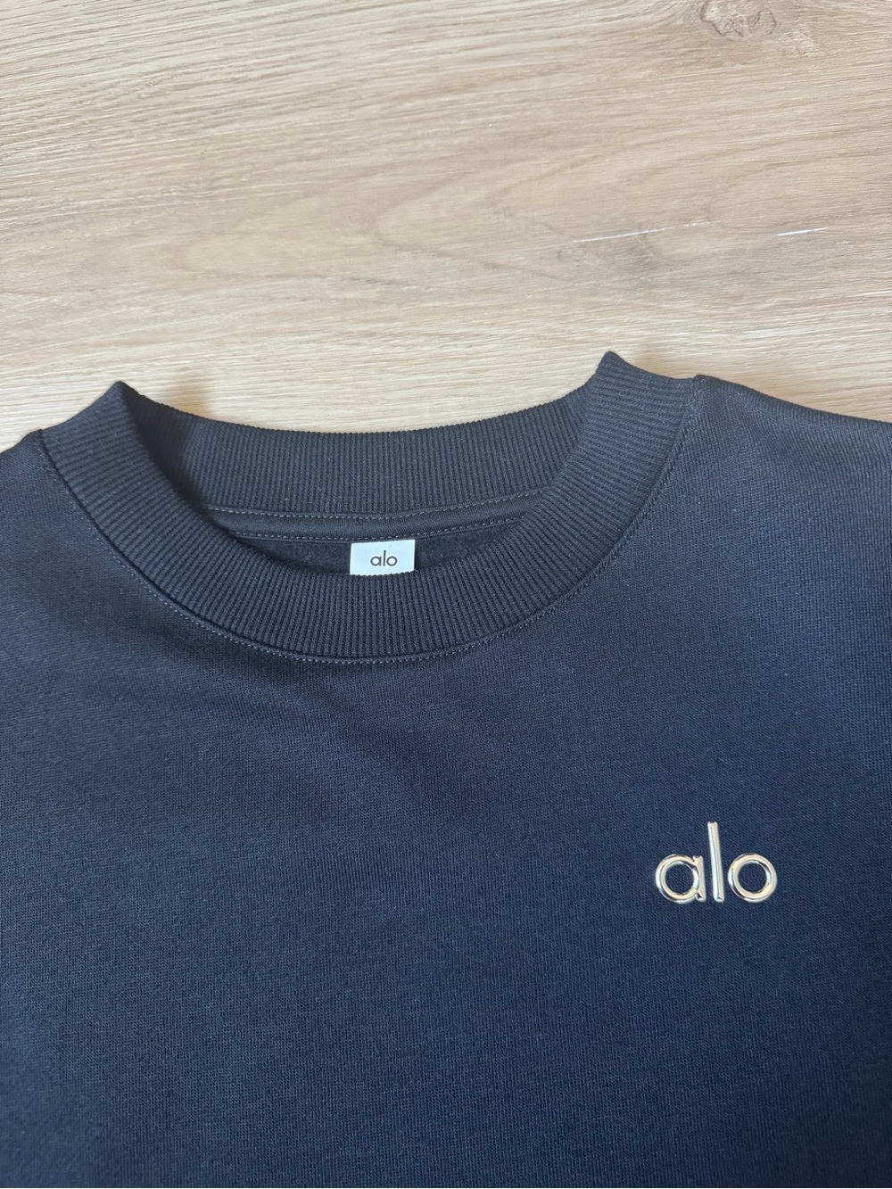 ALO Yoga Accolade Black Crewneck Sweatshirt - Picture 3 of 5